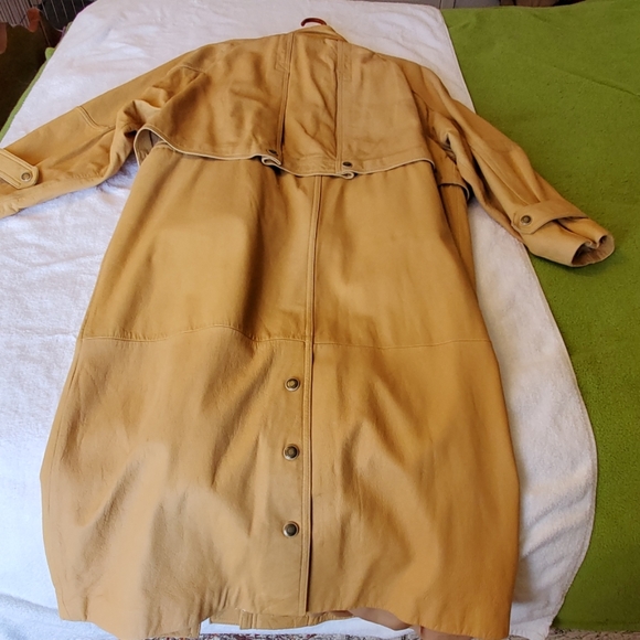 Women's knee length leather coat - Picture 3 of 6